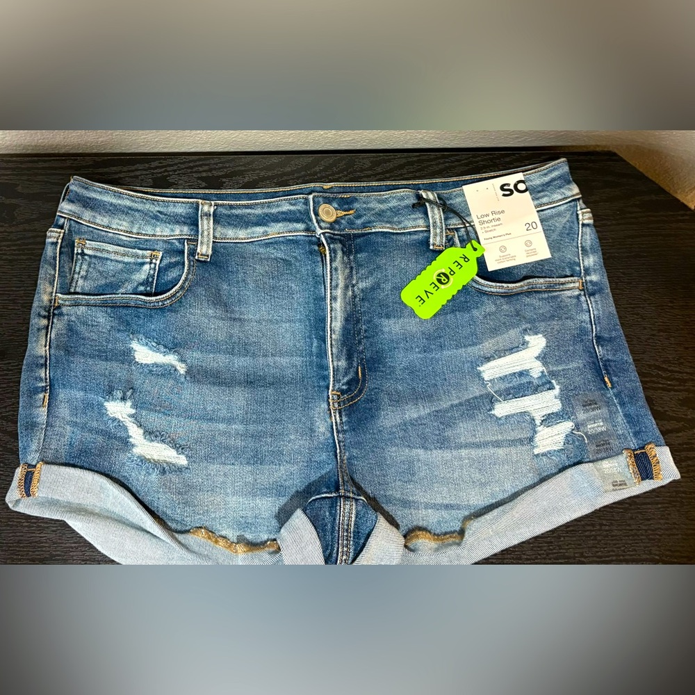 NWT SO Jean Shorts Low Rise size 20